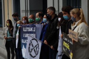 Állítsák le a sarkvidéki olajkitermelést! - szolidaritási akció a budapesti norvég nagykövetség előtt