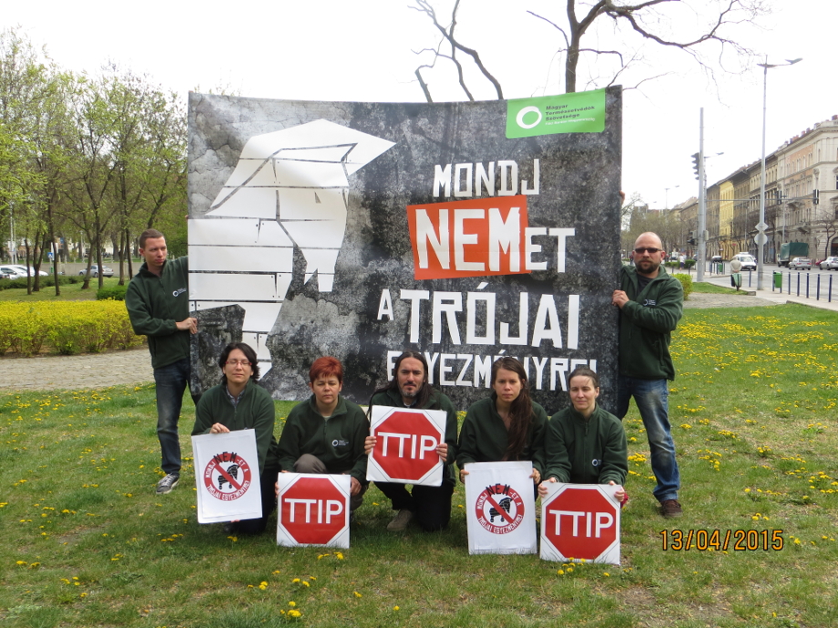 Civilek a TTIP tárgyalási mandátum visszavonását kérik Orbán Viktortól